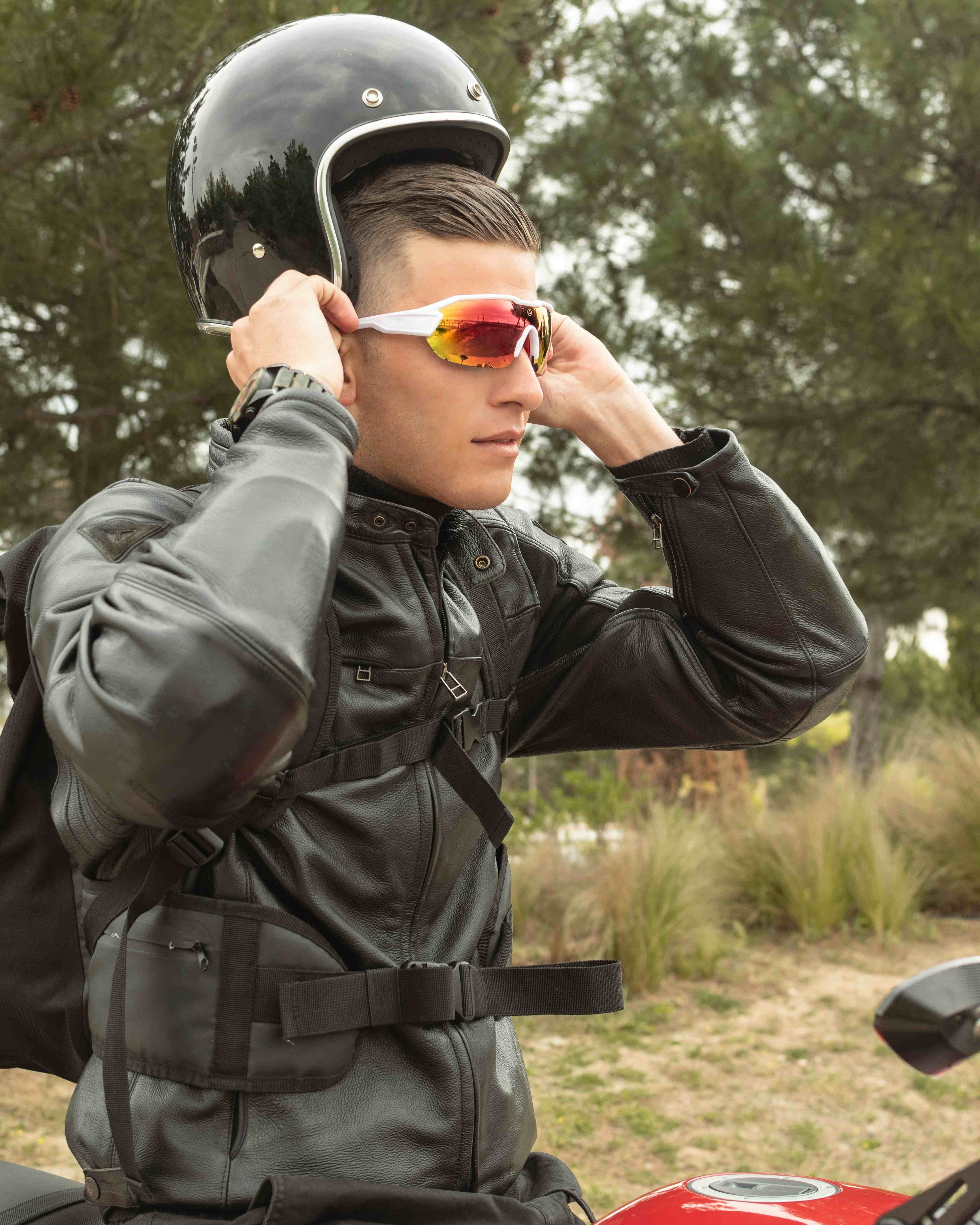 Polarized Sports Sunglasses Play in Sports.jpg